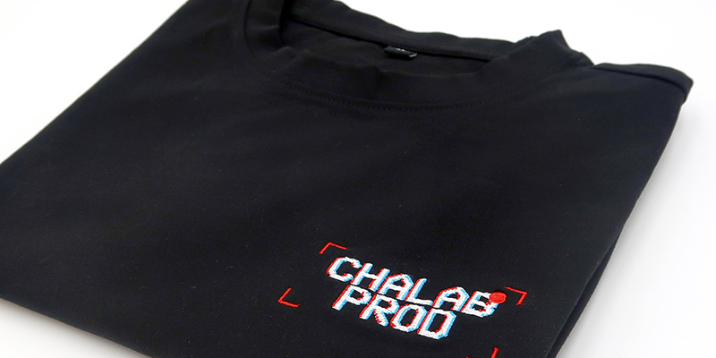 t shirt personnalisé brodé couverture